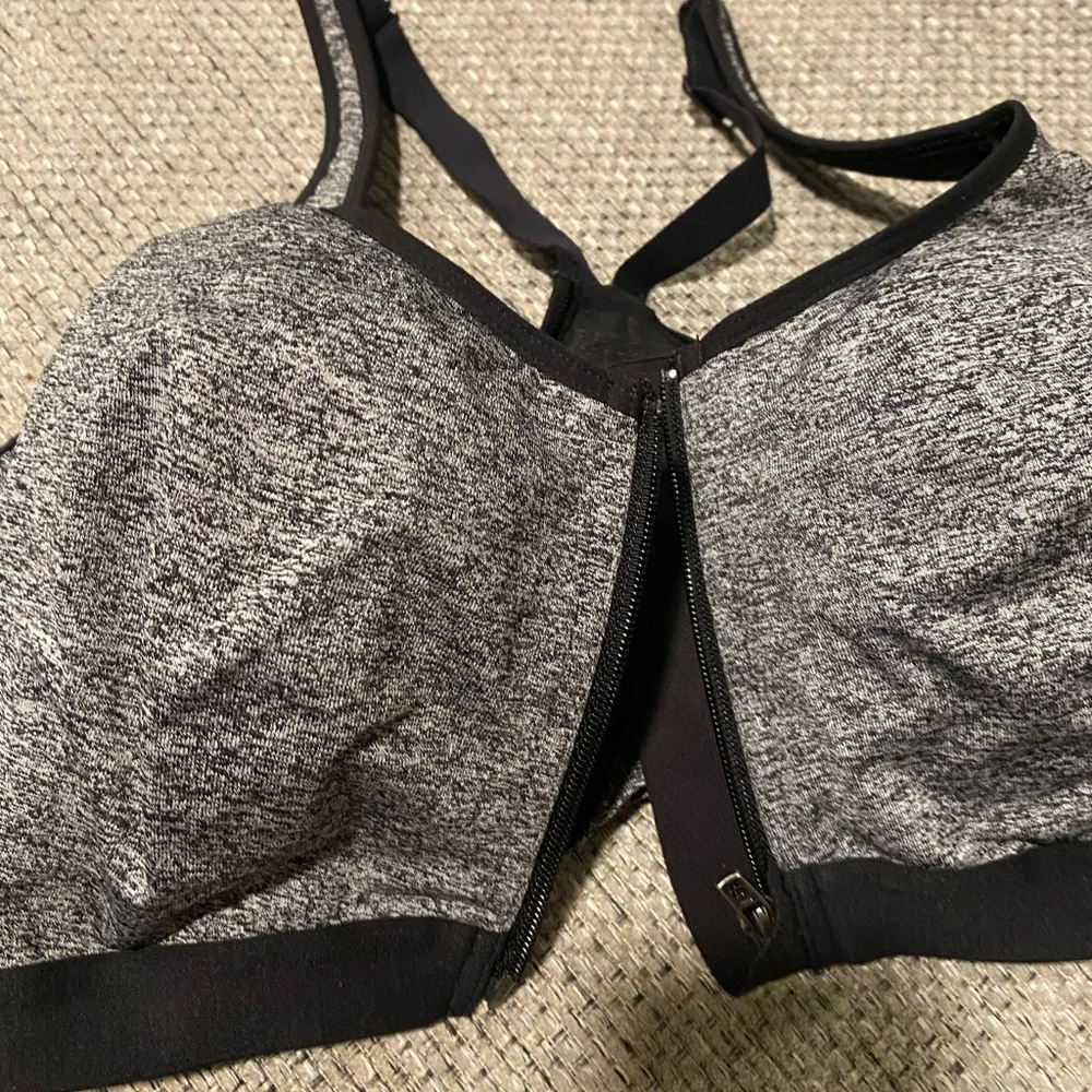 Women's VS Gray Sports Bra - Picture 3 of 8